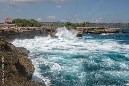 Wyspa Nusa Lembongan - Bali - widok na plażę Devil's Tears