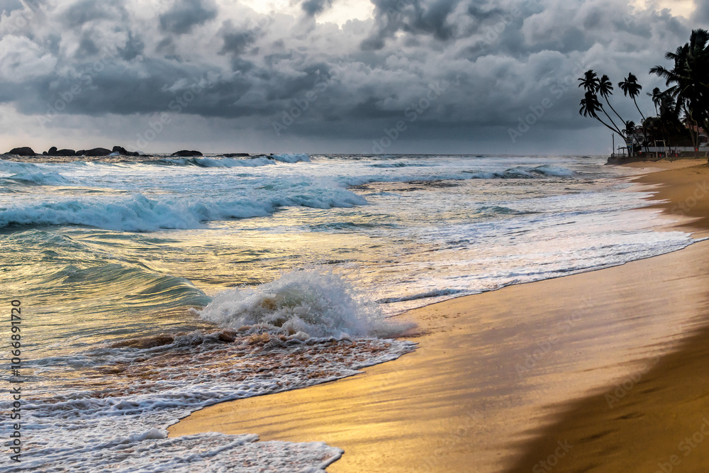 Fototapeta premium Beautiful tropical beach with ocean waves at sunset