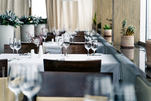 Obraz na płótnie The restaurant features a stylish and contemporary interior complete with elegant table settings and vibrant plants. w salonie