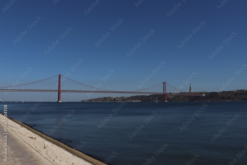 Fototapeta premium a large bridge over the river