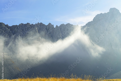 Photos Picturesque jagged mountain range and beautifully deepening clouds below