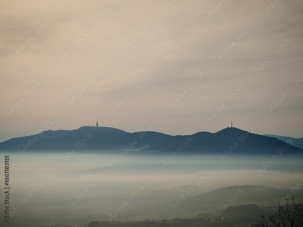 Obraz premium misty morning in the mountains