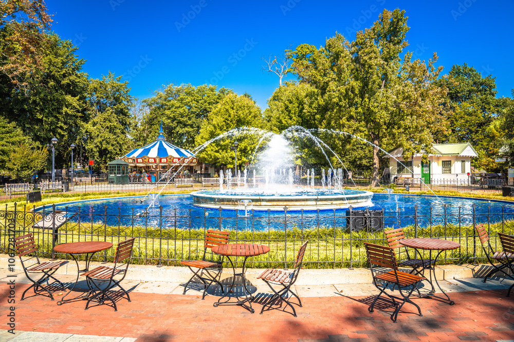 Franklin square in Philadelphia fountain and roundabout view
