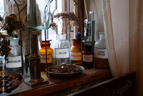 Tableau sur toile Old bottles with medications and chemicals substances in pharmacy