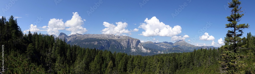 Gadertal mit Puezgruppe Gadertal mit Puezgruppe