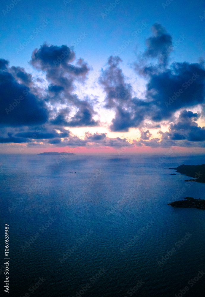 Fototapeta premium Beautiful sunrise in shades of blue off the beaches of San Carlos Sonora, Mexico. The immensity of the sea calmly embraces the islets of this Mexican tourist destination.