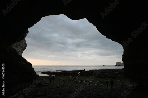 Hoehle bei Etretat photo