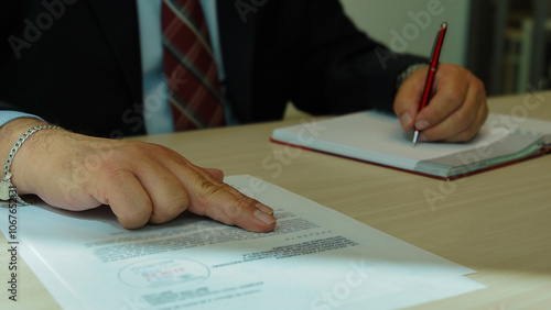 Empresario firma