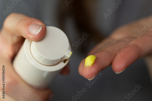 Obraz na płótnie Closeup of a woman using a retinol cream. w salonie