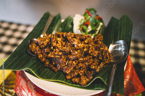 Traditionelle indonesische Küche mit exotischen Zutaten und Speisen photo