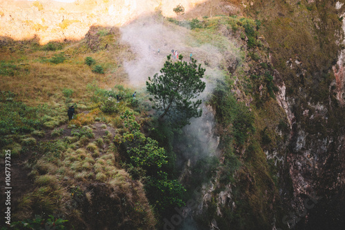 Majestätische Vulkanlandschaft von Mount Batur in Indonesien im Morgenlicht