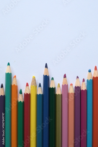 Coloring pencils in all the colours of the rainbow.