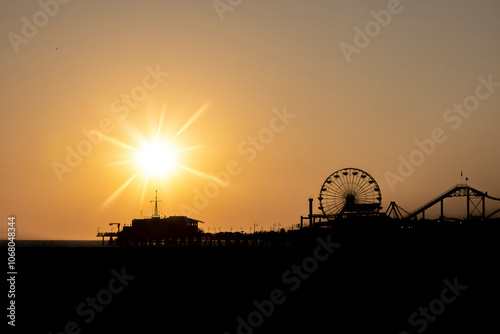 Принти на полотні Stunning sunset at Santa Monica Pier, highlighting the iconic Ferris wheel silhouetted against the vibrant sky