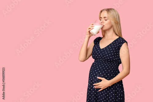 Beautiful young pregnant wo...