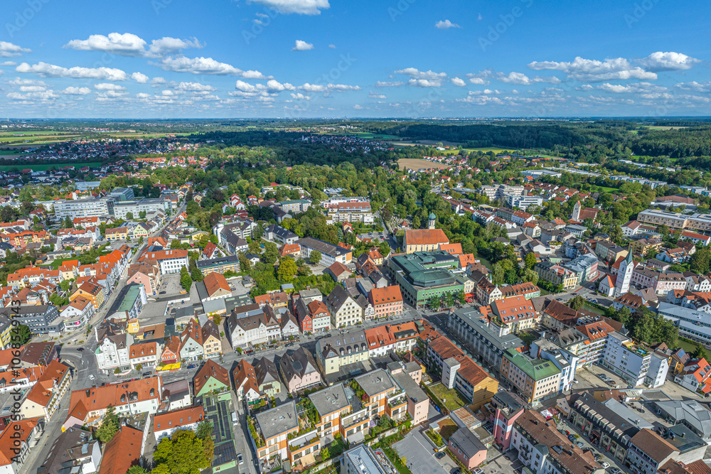 Fototapeta premium Die oberbayerische Stadt Fürstenfeldbruck an der Amper im Luftbild