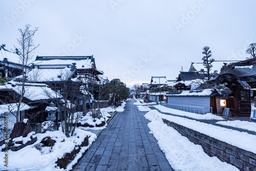 冬の善光寺仲見世通り　長野県長野市