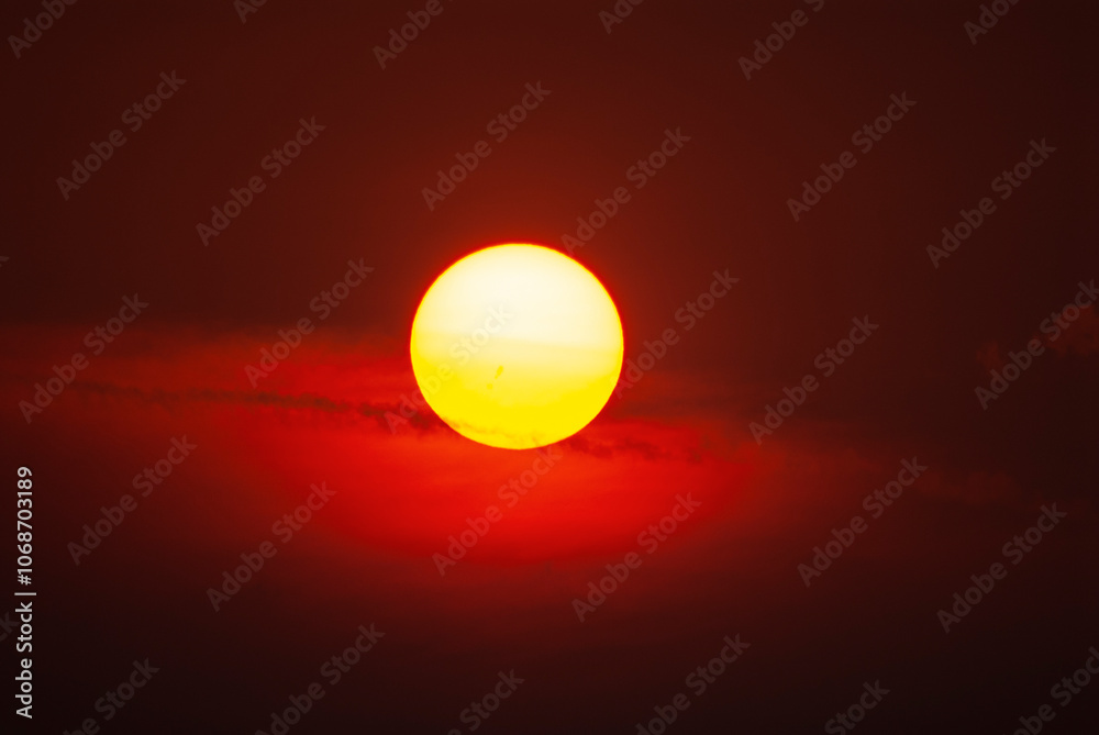 Il sole e le nuvole al tramonto Il sole e le nuvole al tramonto