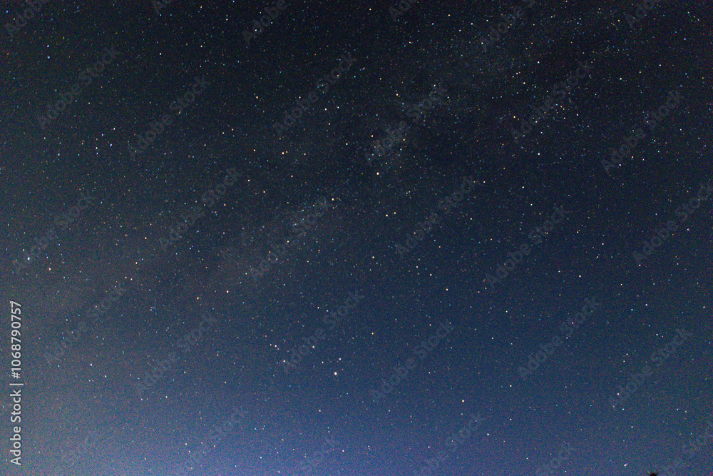Naklejka premium She County, Anhui Province - The Milky Way in the night sky against the backdrop of the mountains