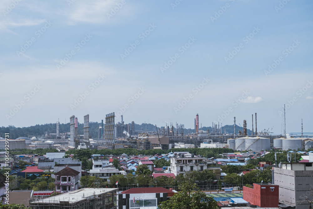 Obraz premium Photo of Balikpapan city refinery seen from a distance during the day, Balikpapan, November 4 2024, East Kalimantan, Indonesia