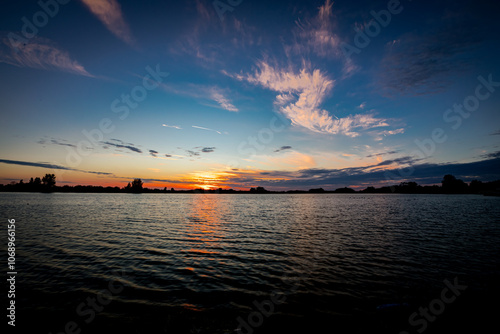 Fototapeta Naklejka Na Ścianę i Meble -  Sunset over lake