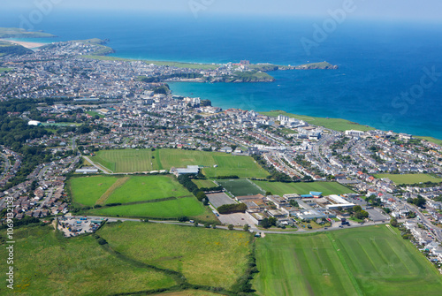 Obraz na płótnie Aerial view of the coastal town of Newquay and surf mecca of Fistral beach w salonie