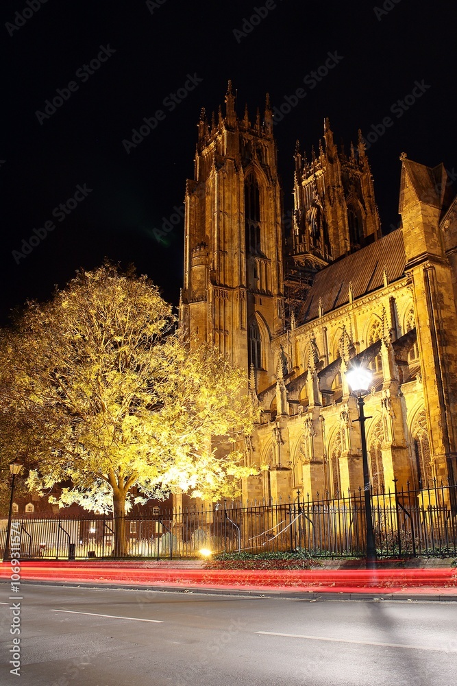 Fototapeta premium Night view of Beverley Minster from Minster Yard South.