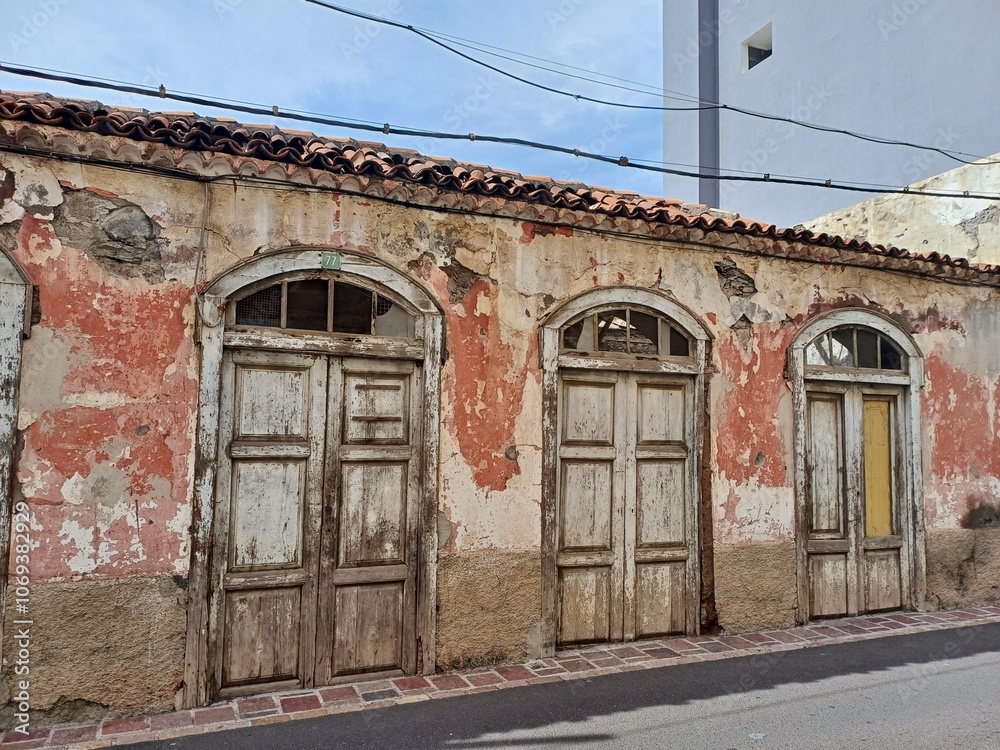 Naklejka premium Alte kanarische Häuser in San Sebastián La Gomera