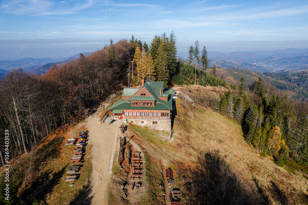 Jesień w górach, Beskidy w Polsce, panorama z lotu ptaka