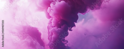 Nuage de fumée rose vif et violet néon pour une ambiance éthérée et onirique.. photo