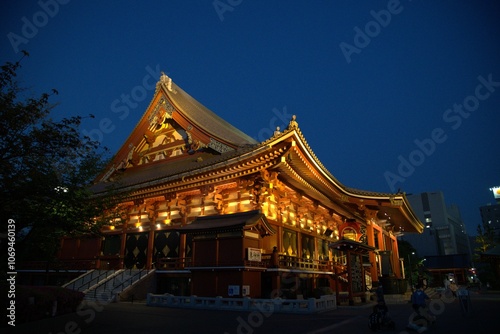 夜の浅草寺