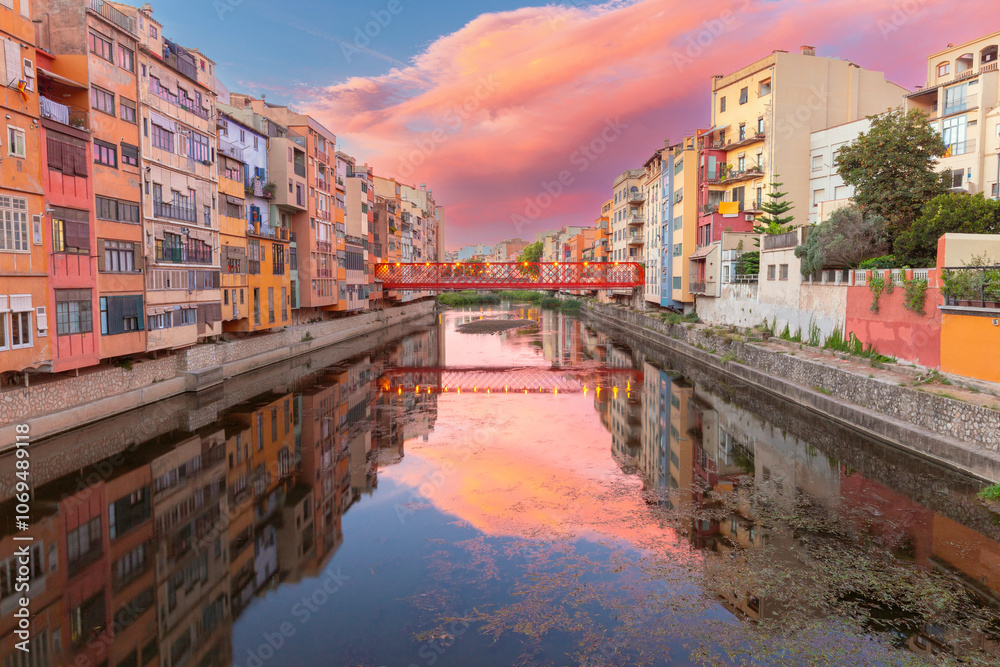 Fototapeta premium Girona Cathedral and Riverside View Along Onyar River, Girona, Spain