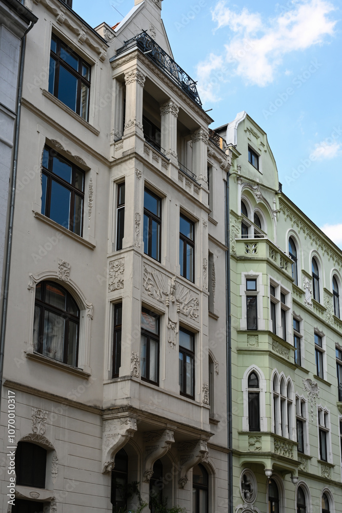 Historische Häuserzeile aus der Gründerzeit in Köln am Rhein Historische Häuserzeile aus der Gründerzeit in Köln am Rhein