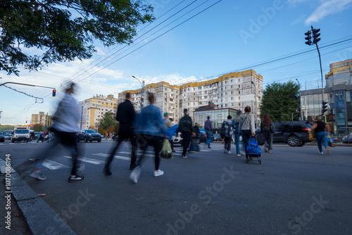 Canvastavla People cross the road at a pedestrian crossing, view of the city street, cars an