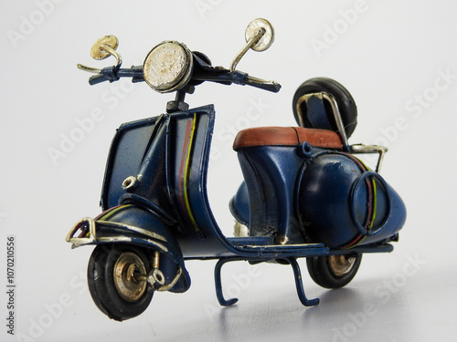 Oldtimer Motorroller Vespa Modell in blau photo