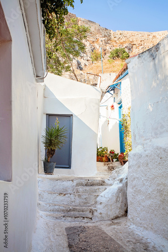 Fototapeta Naklejka Na Ścianę i Meble -  Narrow streets in Athens, Greece