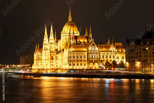 hungarian parliament at night