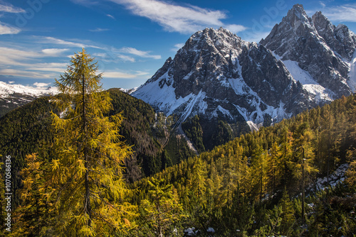 Blick auf die Dreischusterspitze im Herbst