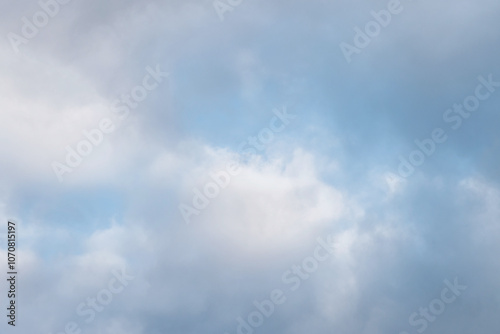 Feine weiche milde saftige Wolken am Himmel für alle Menschen