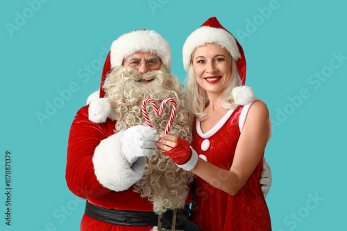Santa and MRS Claus with ca...
