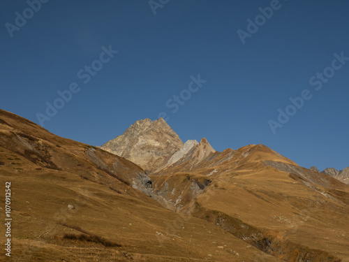 aiguille de bellaval dans le beaufortain, dans la vallée des glaciers