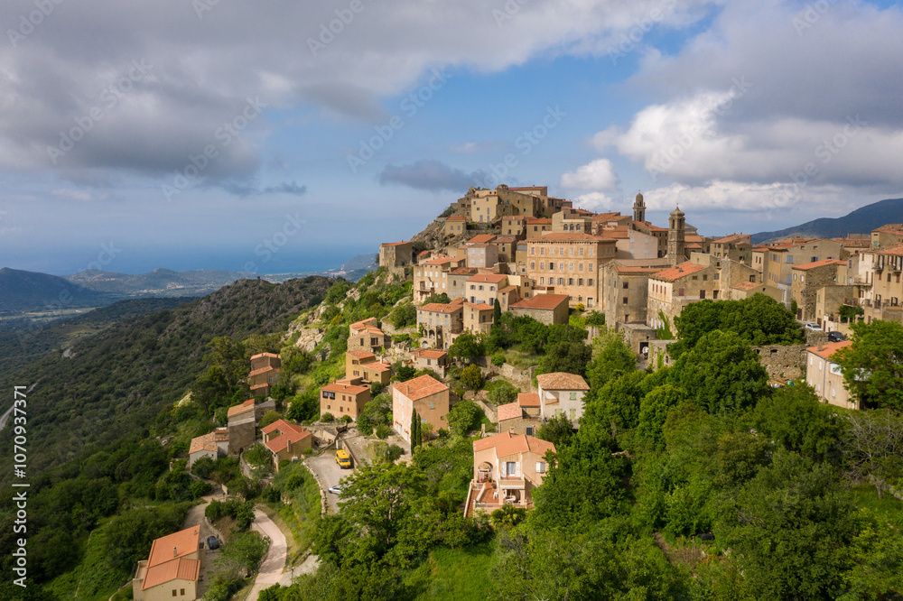 Bergdorf in der Balagne im Norden von Korsika Bergdorf in der Balagne im Norden von Korsika