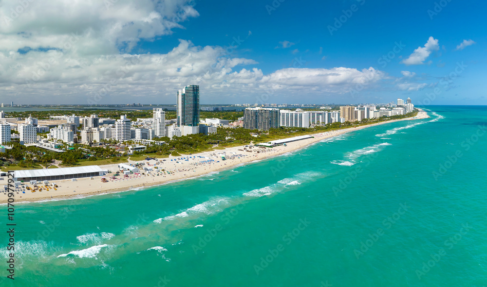 Obraz premium Miami Beach city from above. Popular vacation place in the USA