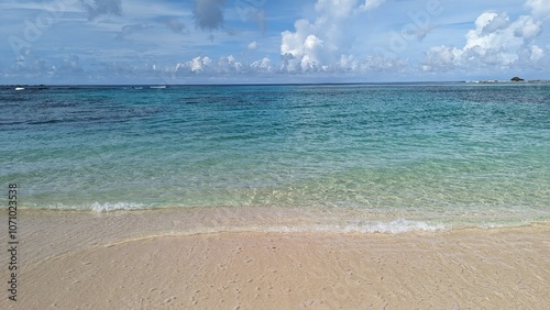 奄美大島の透明度の高い青い海 photo