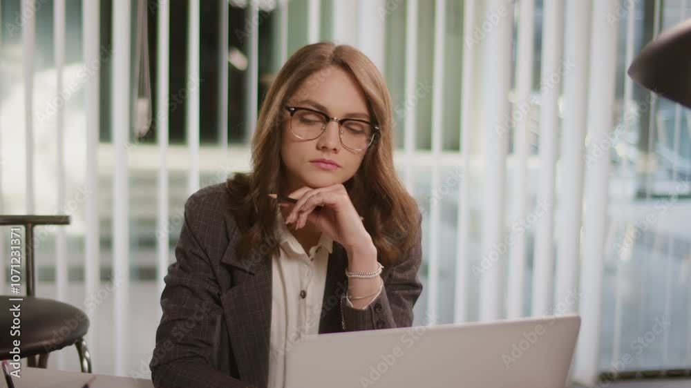 Businesswoman in a Stylish Suit Working on a Laptop in a Modern Office. Reflects the Rise of Women Leaders in Business. Concept of Leadership, Productivity, and a Contemporary Office Environment.