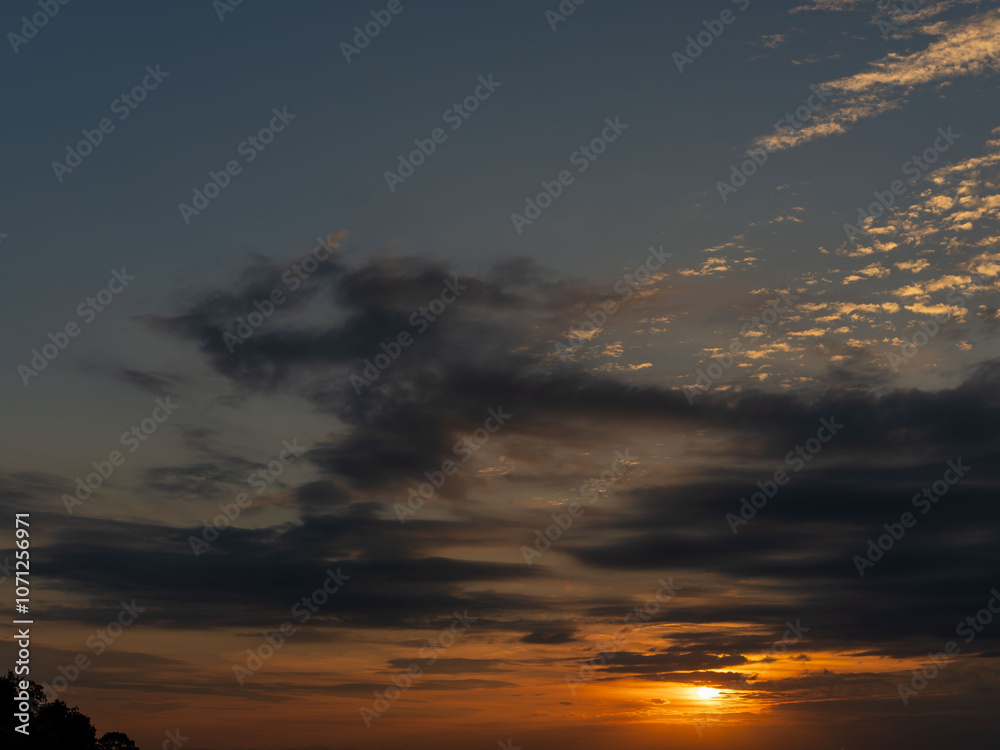 Fototapeta premium 秋の日の朝焼けと青空15