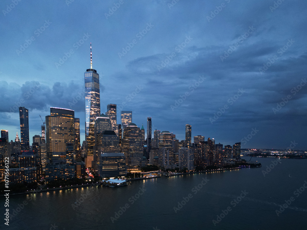 Obraz premium NYC aerial night view. New York City skyline, cityscape of Manhattan in USA. New York City NYC Manhattan Downtown Skyline, from Jersey City USA.