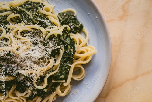 A photo of a plate of boiled vermicelli with a spinach sauce photo