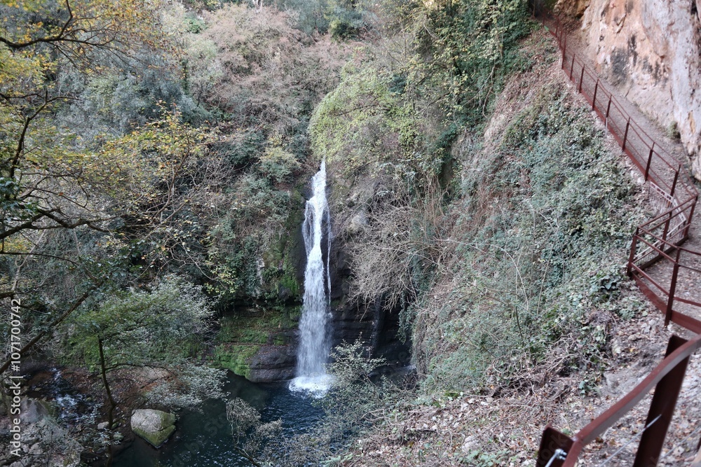 Carpinone - Cascata Carpino dal sentiero a strapiombo