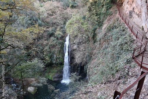 Obraz na płótnie Carpinone - Cascata Carpino dal sentiero a strapiombo w salonie