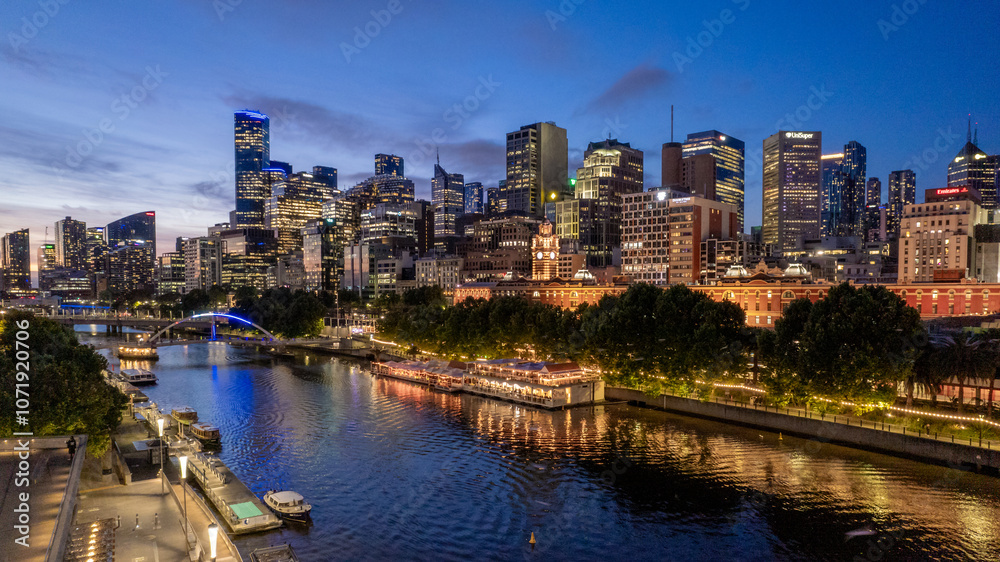 Fototapeta premium Melbourne City Skyline at Sunset Ariel View